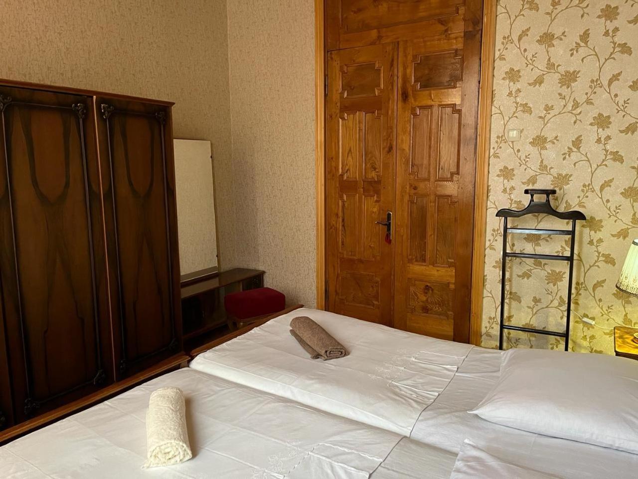 Guest House Levan II Dadiani Zugdidi Extérieur photo